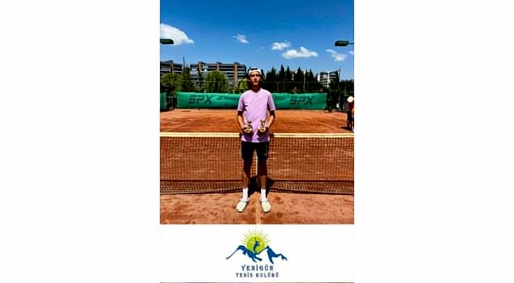 Emir ERİM hem teklerde ve çiftlerde şampiyon